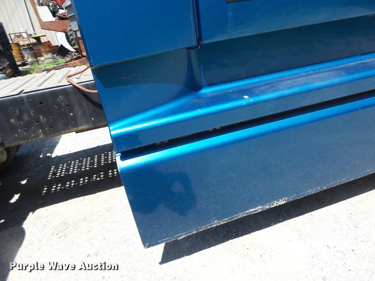 image for item DB1389 2001 Volvo VNL semi truck