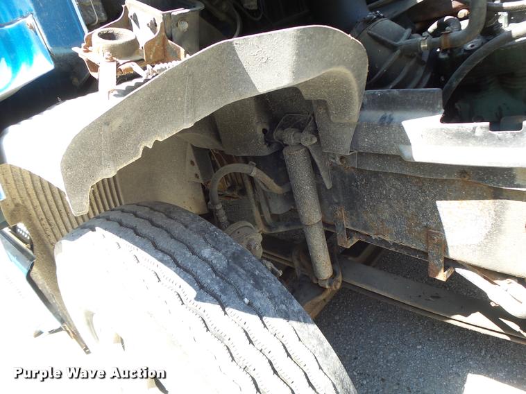 image for item DB1389 2001 Volvo VNL semi truck