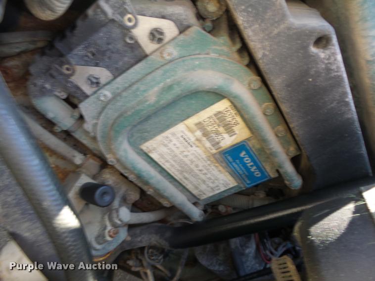 image for item DB1389 2001 Volvo VNL semi truck