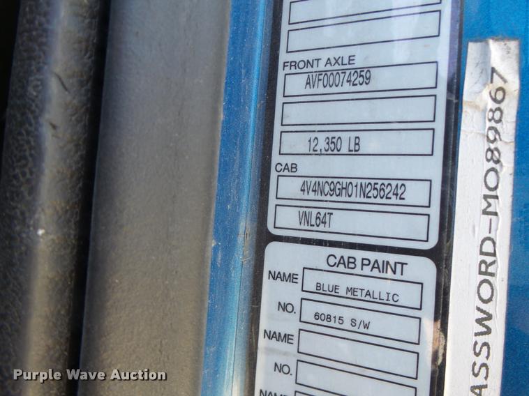 image for item DB1389 2001 Volvo VNL semi truck