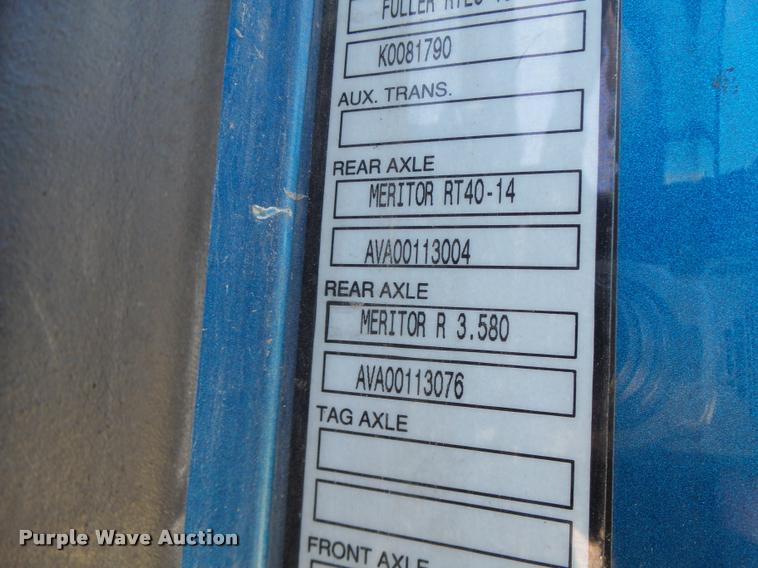 image for item DB1389 2001 Volvo VNL semi truck