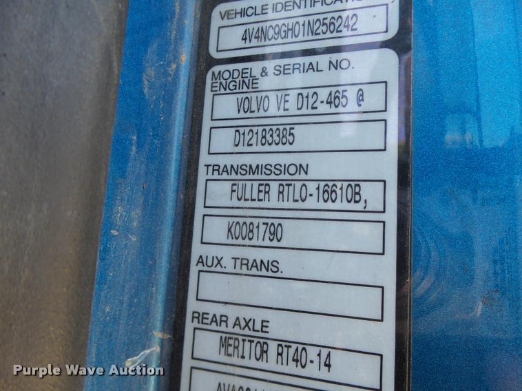 image for item DB1389 2001 Volvo VNL semi truck