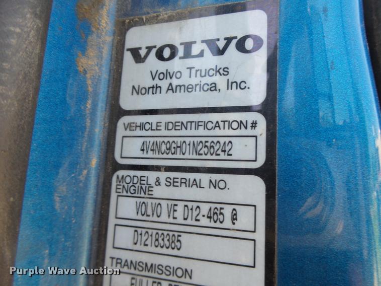 image for item DB1389 2001 Volvo VNL semi truck