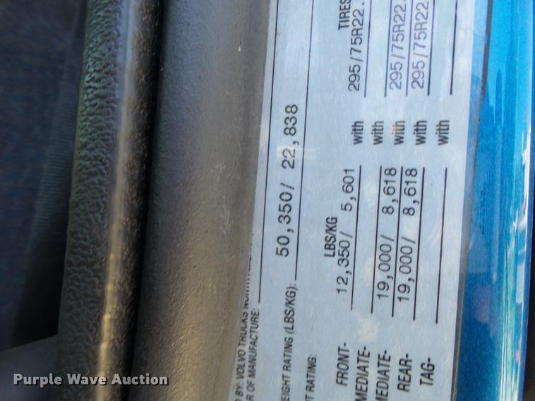 image for item DB1389 2001 Volvo VNL semi truck