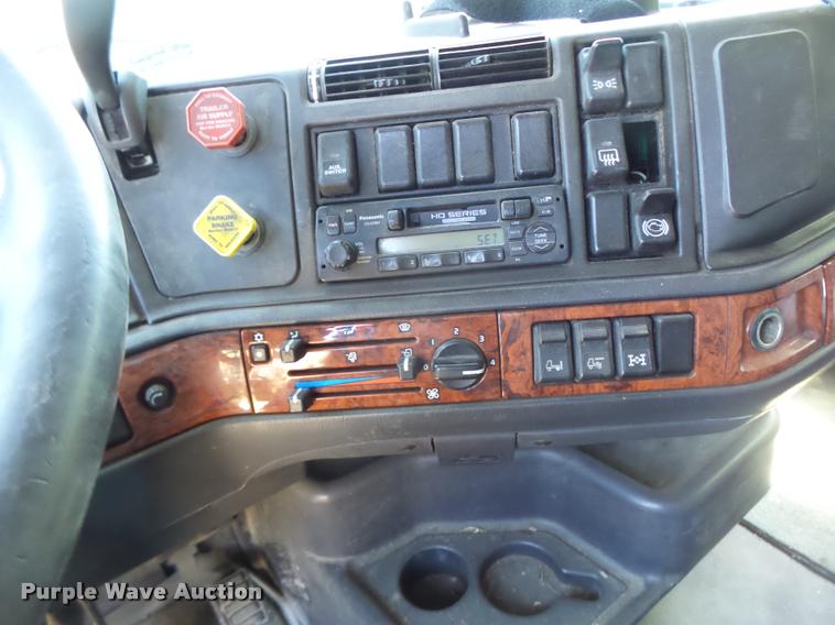 image for item DB1389 2001 Volvo VNL semi truck