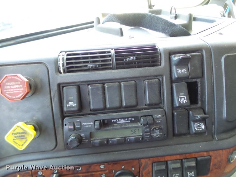 image for item DB1389 2001 Volvo VNL semi truck