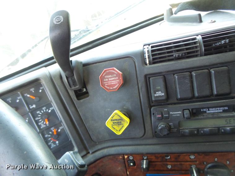 image for item DB1389 2001 Volvo VNL semi truck