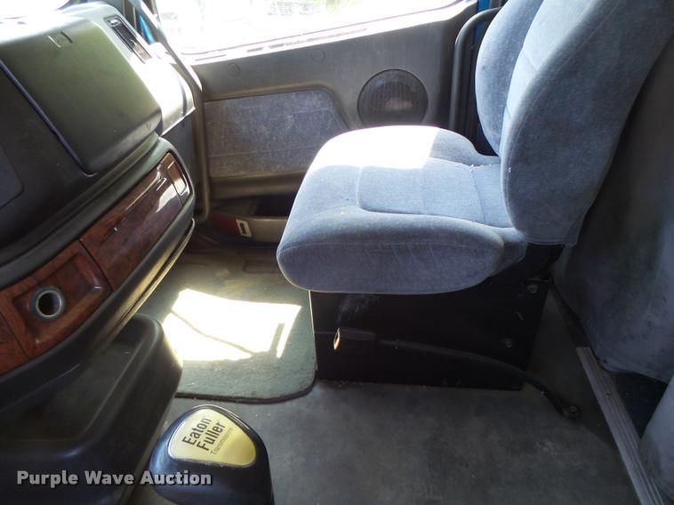 image for item DB1389 2001 Volvo VNL semi truck