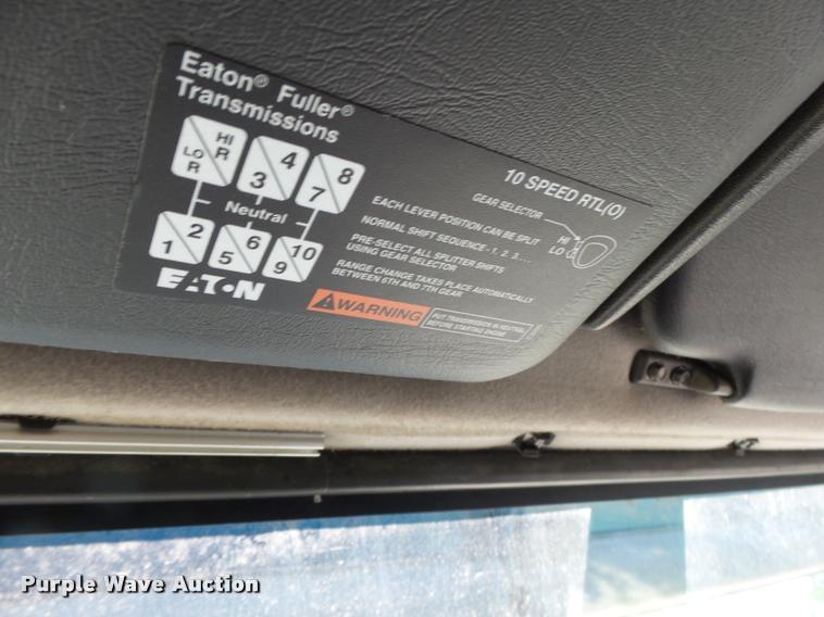 image for item DB1389 2001 Volvo VNL semi truck