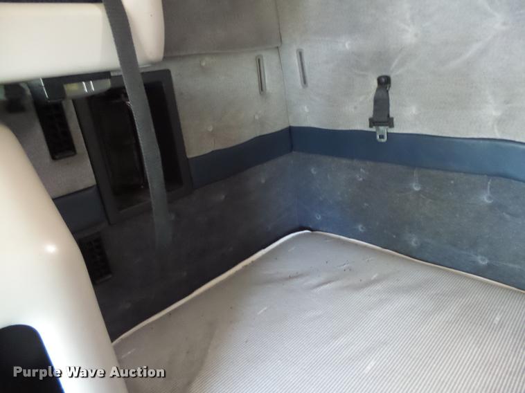 image for item DB1389 2001 Volvo VNL semi truck