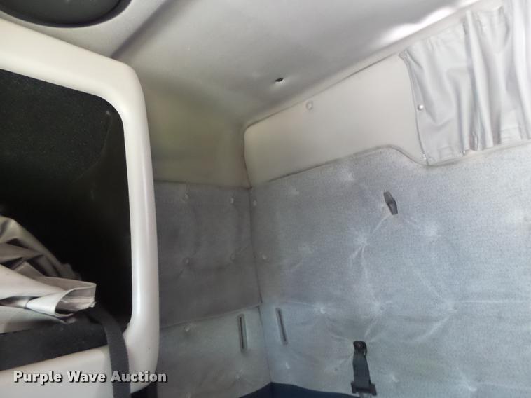 image for item DB1389 2001 Volvo VNL semi truck