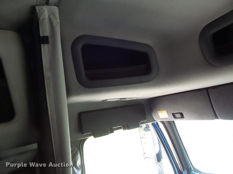 image for item DB1389 2001 Volvo VNL semi truck