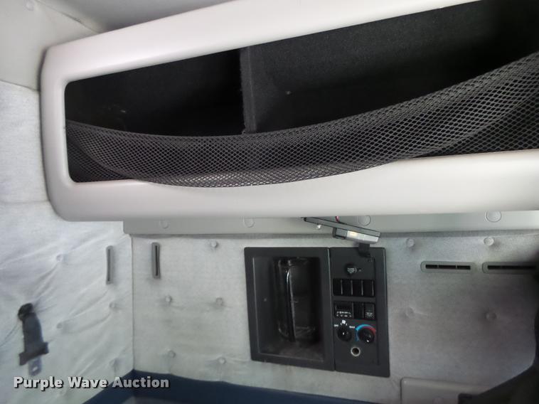 image for item DB1389 2001 Volvo VNL semi truck