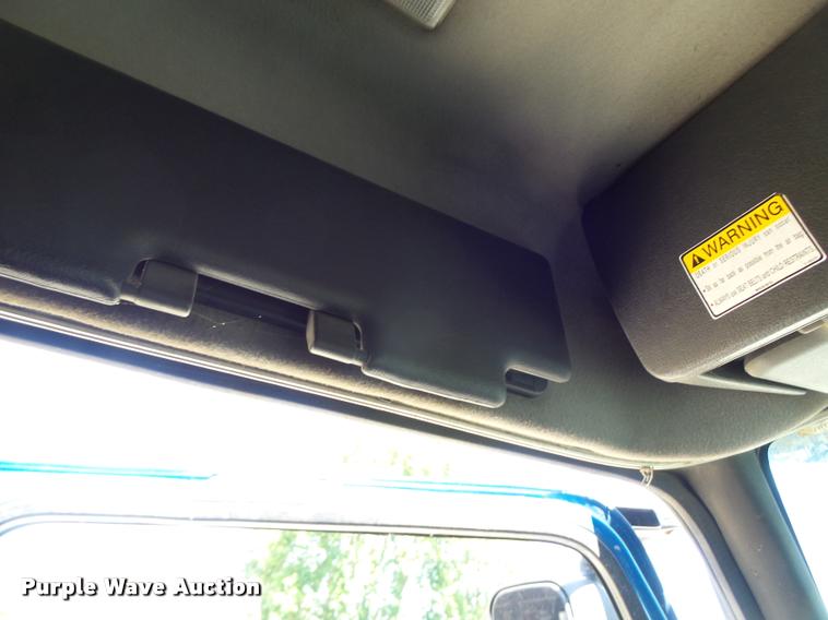 image for item DB1389 2001 Volvo VNL semi truck