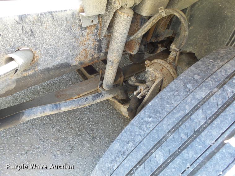 image for item DB1389 2001 Volvo VNL semi truck