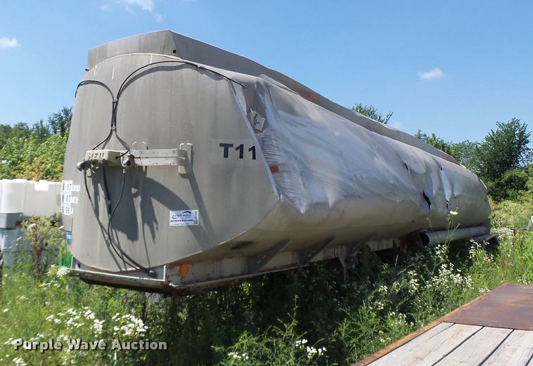 image for item DB1390 1980 Heil tank trailer