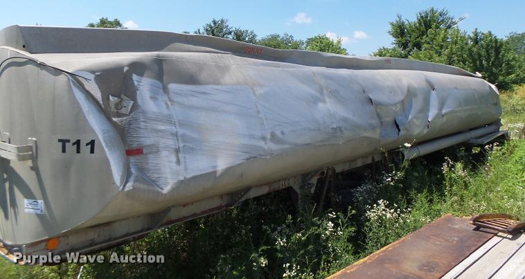 image for item DB1390 1980 Heil tank trailer