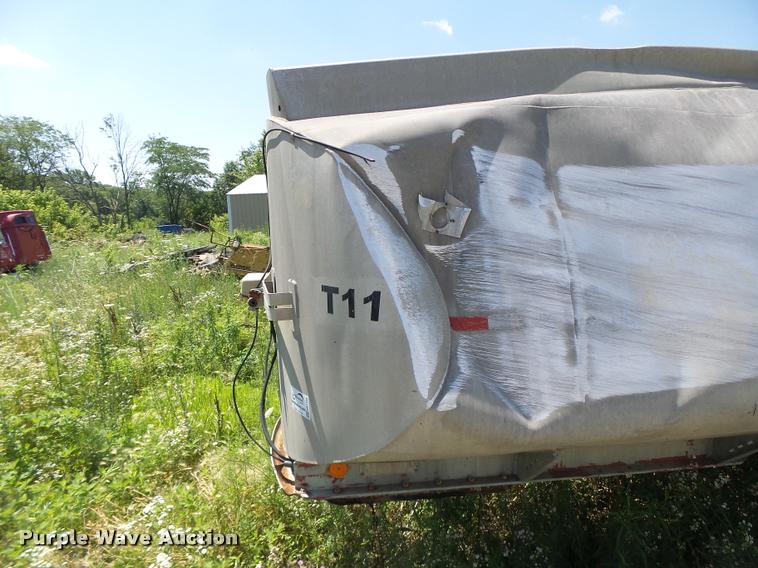 image for item DB1390 1980 Heil tank trailer