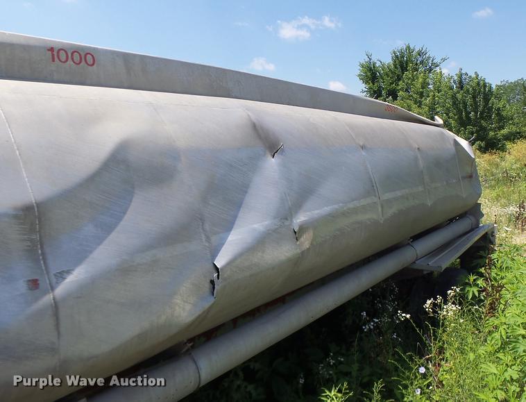 image for item DB1390 1980 Heil tank trailer