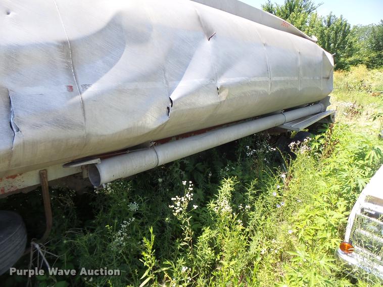 image for item DB1390 1980 Heil tank trailer