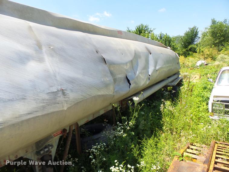 image for item DB1390 1980 Heil tank trailer