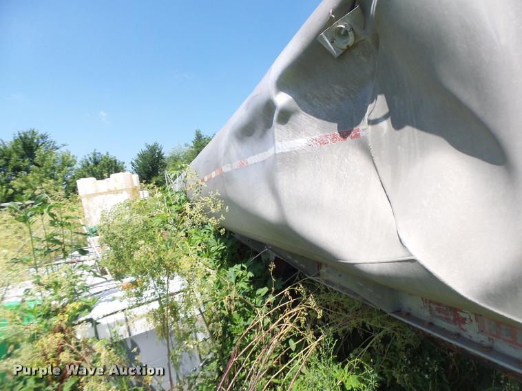 image for item DB1390 1980 Heil tank trailer