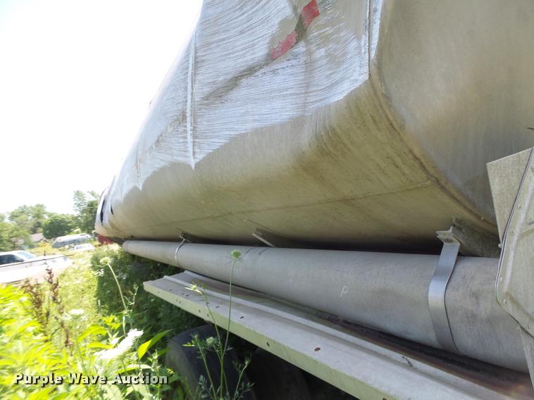 image for item DB1390 1980 Heil tank trailer