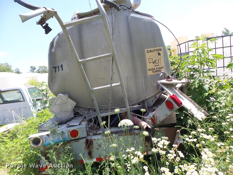 image for item DB1390 1980 Heil tank trailer