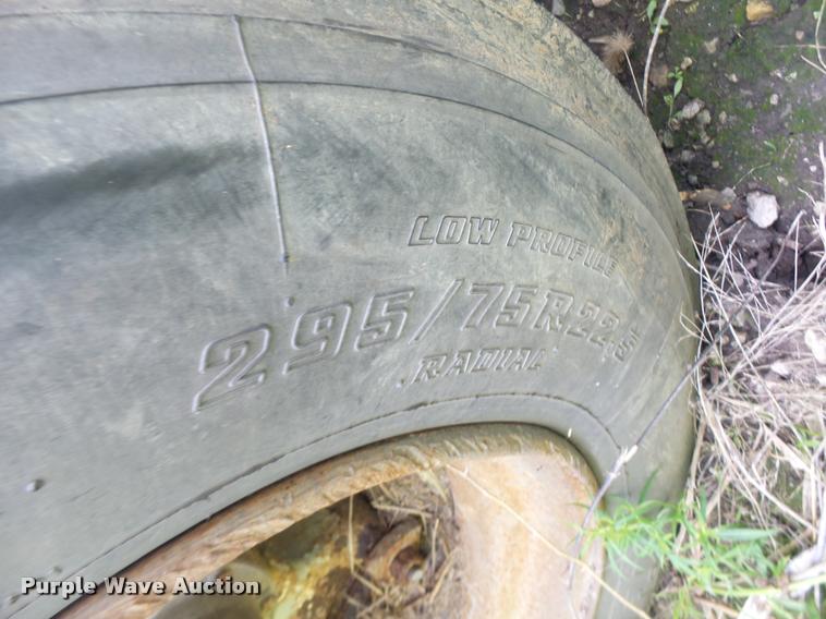 image for item DB1390 1980 Heil tank trailer