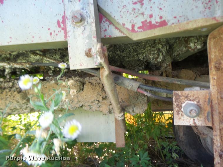 image for item DB1390 1980 Heil tank trailer