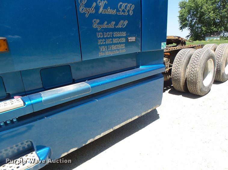 image for item DB1392 2001 Volvo VNL semi truck