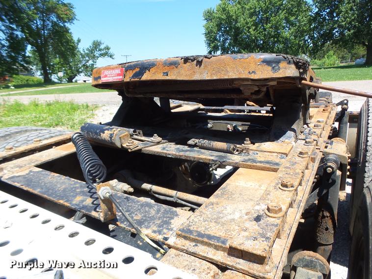 image for item DB1392 2001 Volvo VNL semi truck