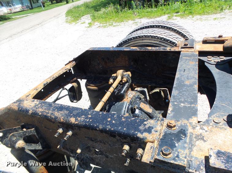 image for item DB1392 2001 Volvo VNL semi truck