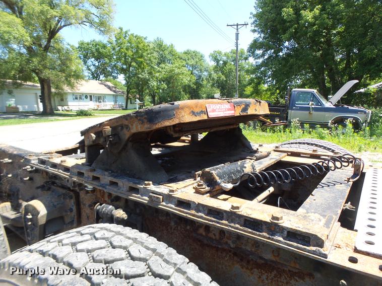 image for item DB1392 2001 Volvo VNL semi truck