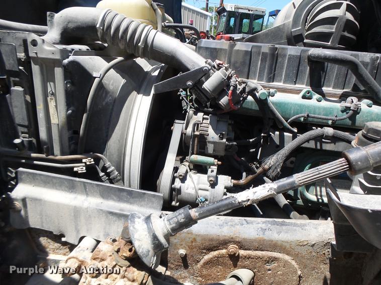 image for item DB1392 2001 Volvo VNL semi truck