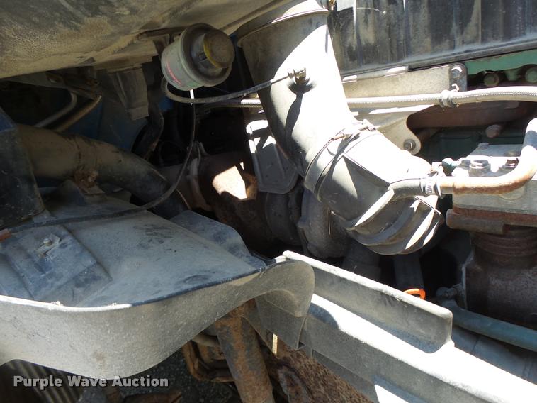 image for item DB1392 2001 Volvo VNL semi truck