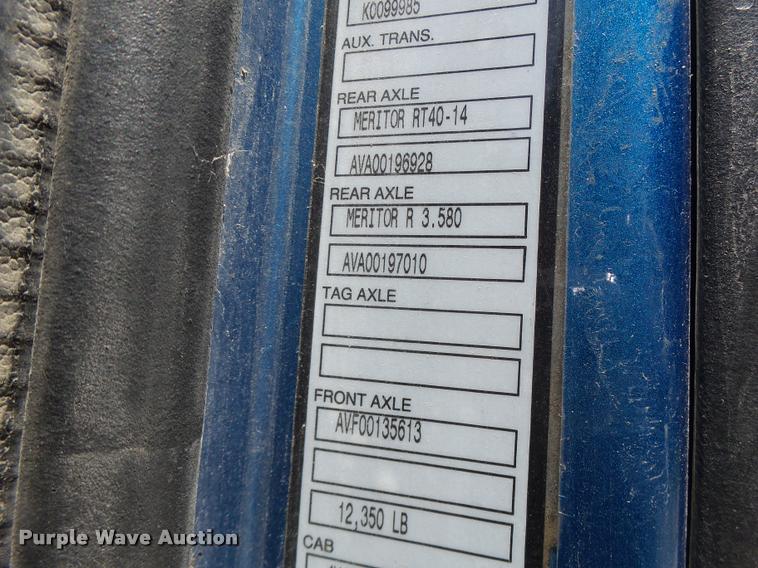 image for item DB1392 2001 Volvo VNL semi truck