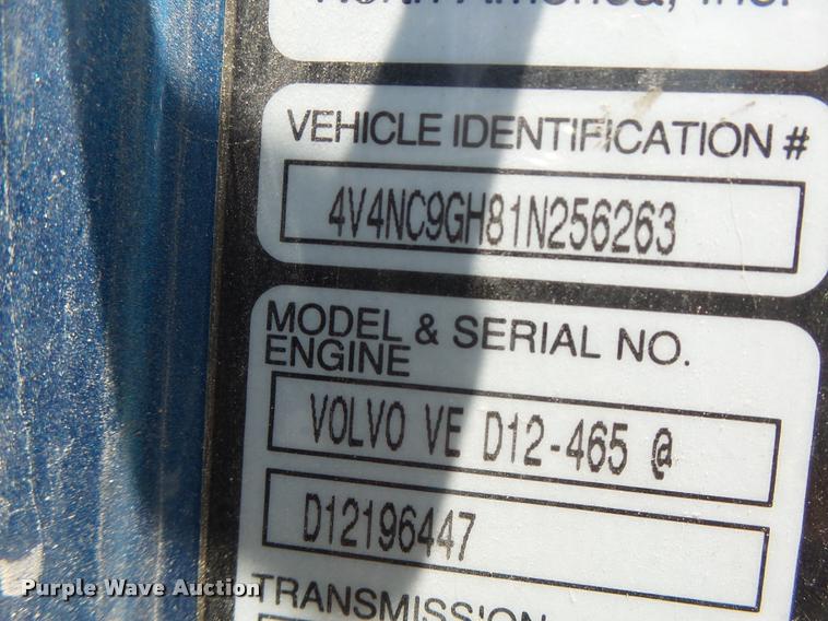 image for item DB1392 2001 Volvo VNL semi truck