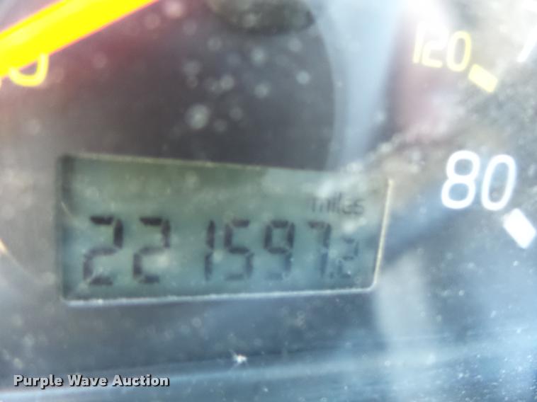 image for item DB1392 2001 Volvo VNL semi truck