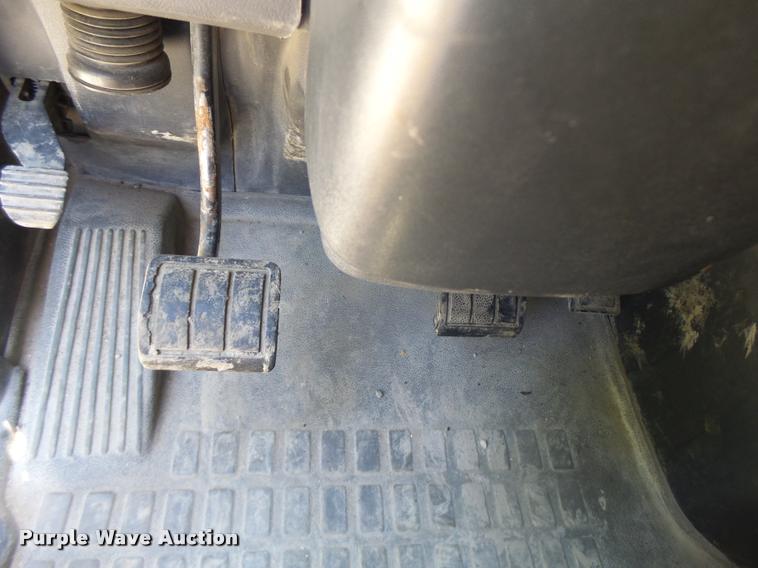 image for item DB1392 2001 Volvo VNL semi truck