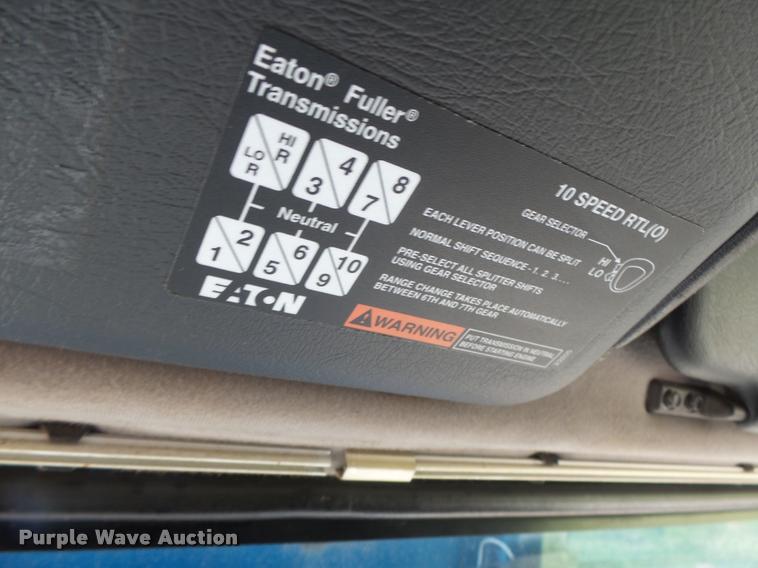 image for item DB1392 2001 Volvo VNL semi truck