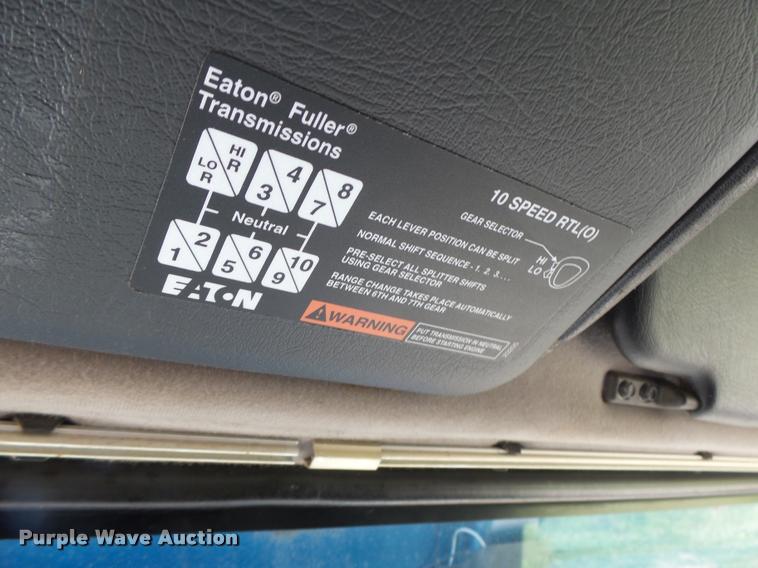 image for item DB1392 2001 Volvo VNL semi truck