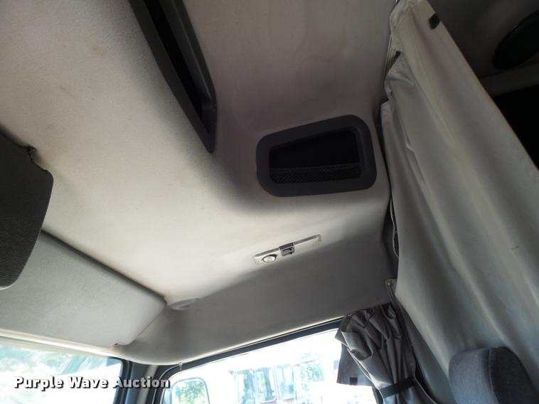 image for item DB1392 2001 Volvo VNL semi truck