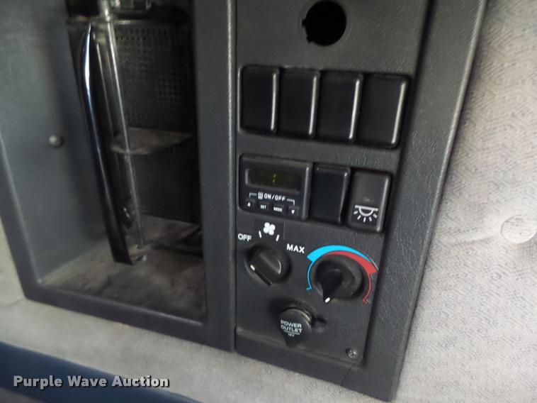 image for item DB1392 2001 Volvo VNL semi truck