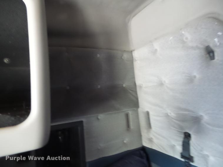 image for item DB1392 2001 Volvo VNL semi truck