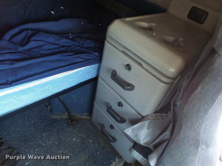 image for item DB1392 2001 Volvo VNL semi truck