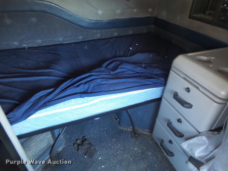 image for item DB1392 2001 Volvo VNL semi truck