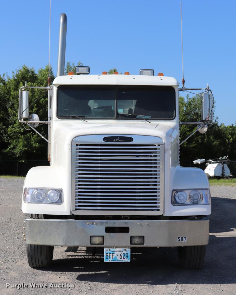 image for item DK9577 2001 Freightliner FLD120 semi truck