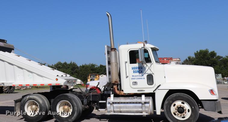 image for item DK9577 2001 Freightliner FLD120 semi truck