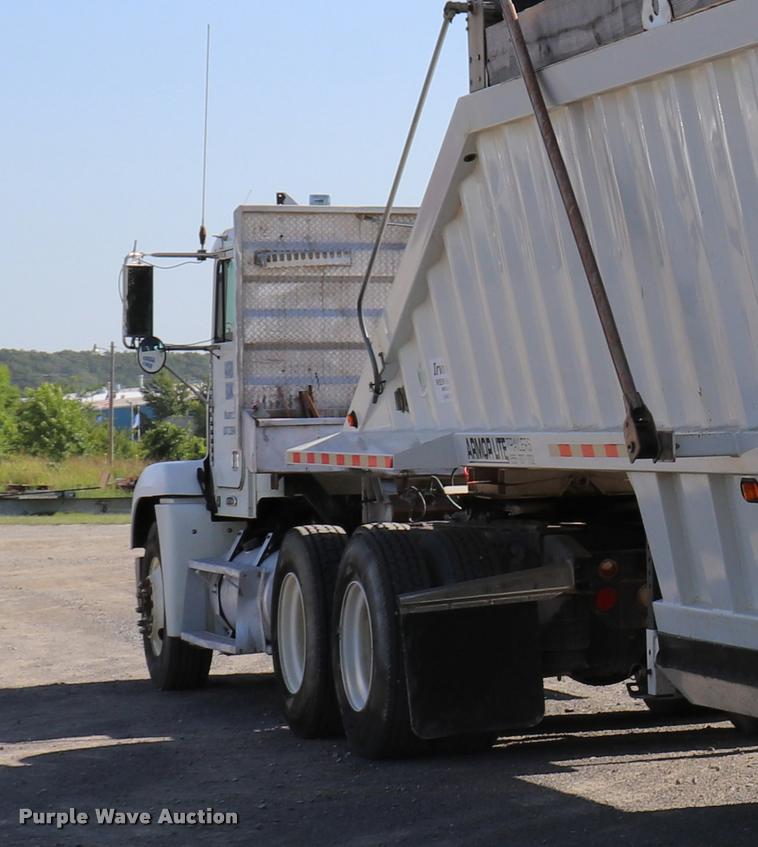 image for item DK9577 2001 Freightliner FLD120 semi truck